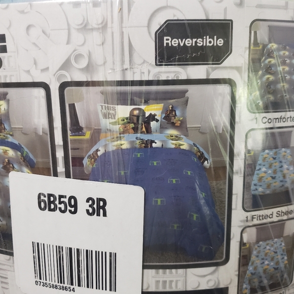 Star Wars Lego Mandalorian Full Size sheet set and reversible comforter. Yoda - Picture 3 of 8